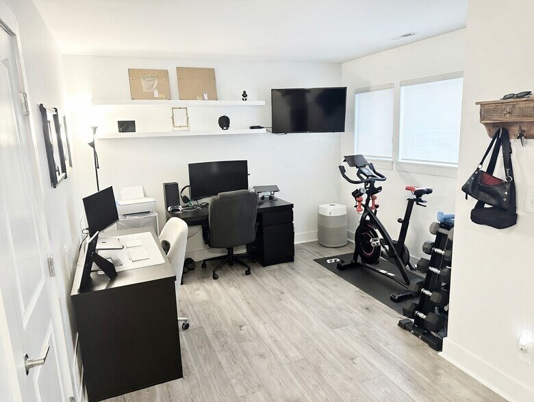 Bonus room with space for office + workouts - 1247 W 75th St