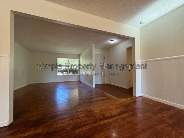 Building Photo - 816 Willow Ln