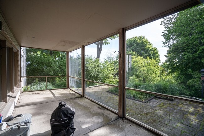 Building Photo - LIVE ON LAKE MICHIGAN IN THIS SPACIOUS CONDO!
