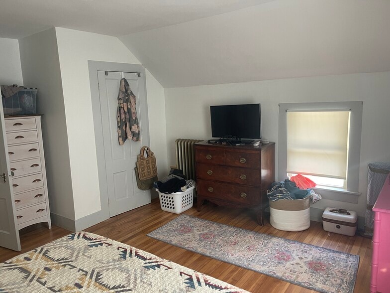 Building Photo - 39 Day Ave