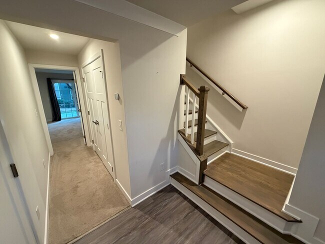 Building Photo - Like-New 4 Bedroom Townhouse