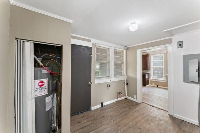 Building Photo - 2318 Ave H