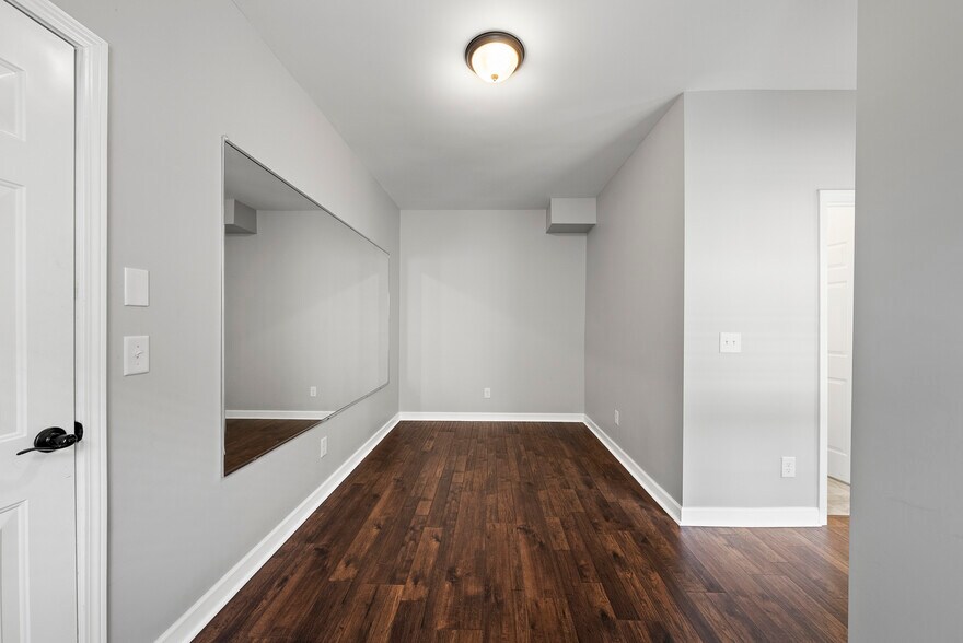 Building Photo - 1004 Crinoline Ln