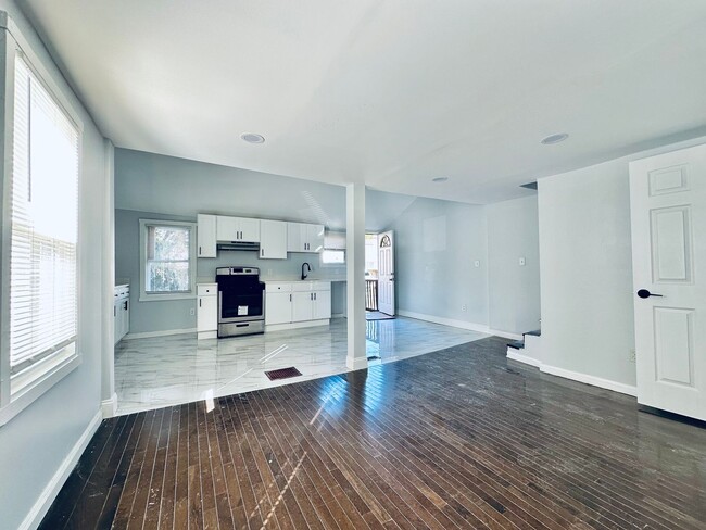 Building Photo - 10 Kensington St