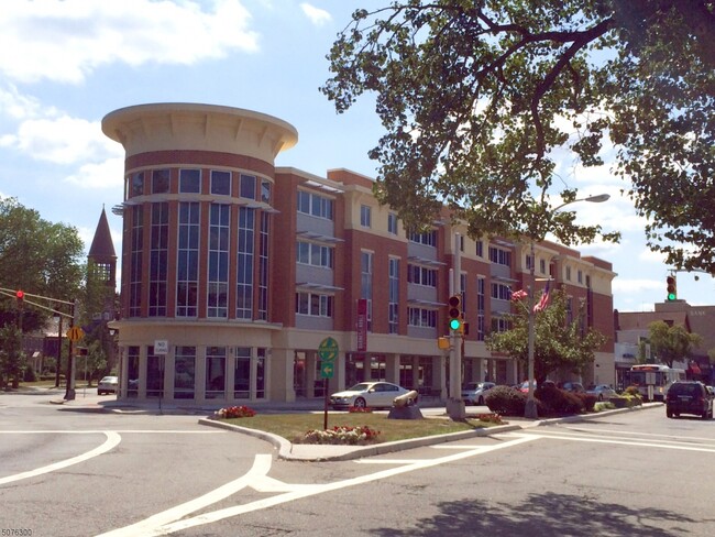Building Photo - 574 Bloomfield Ave