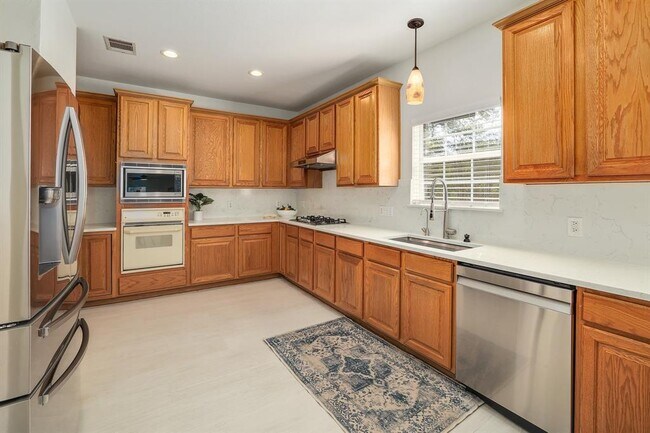 Building Photo - 2023 Wood Glen Dr