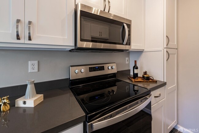 Building Photo - 65 Hermann St