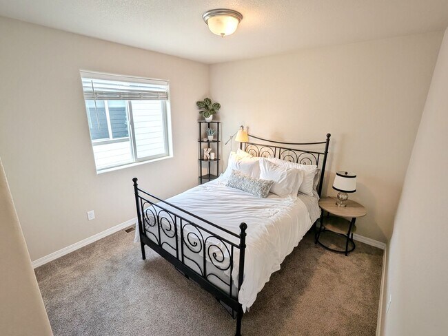 Building Photo - 7443 Gorgeted Quail Grv