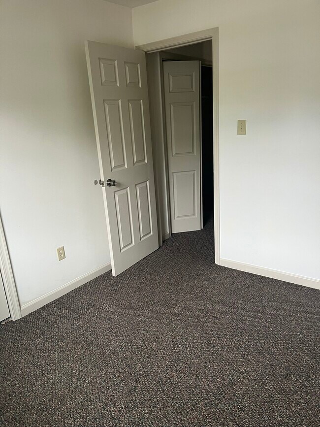 Building Photo - 3405 Sullivan Trl