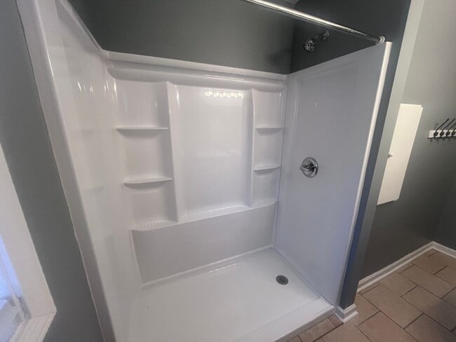 Building Photo - Lovelaceville Road