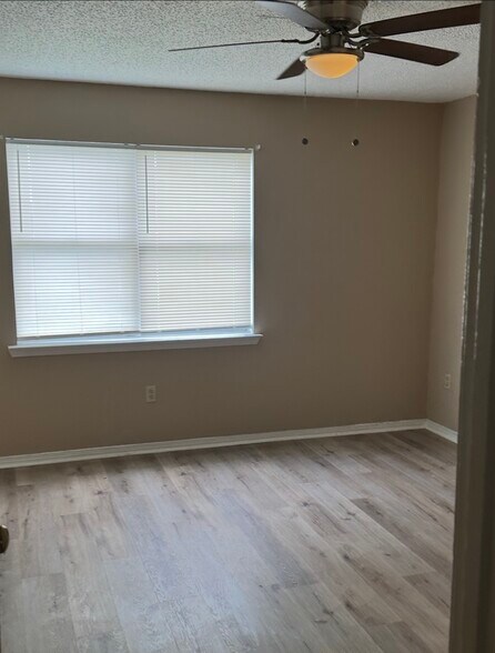 Building Photo - 10711 Roger Dr