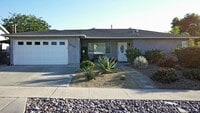 Building Photo - Updated 3 Bed, 2 Bath House in the Heart of Santee!