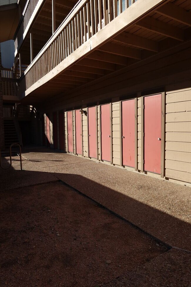 Building Photo - PEARL WEST CAMPUS - LOFTED 2BD / 1 BA - GATED - COVERED PARKING - WATER PAID