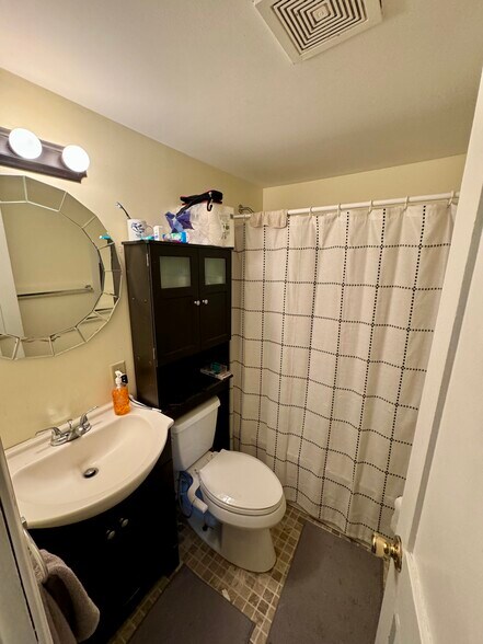 Building Photo - 138 Honness Ln