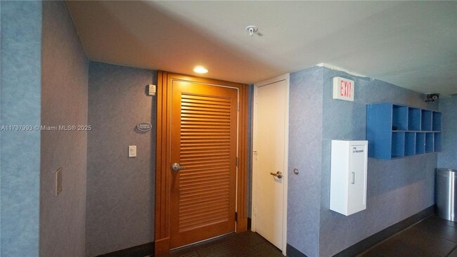 Building Photo - 7918 Harbor Island Dr