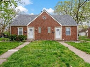 Building Photo - 807 Winston Dr