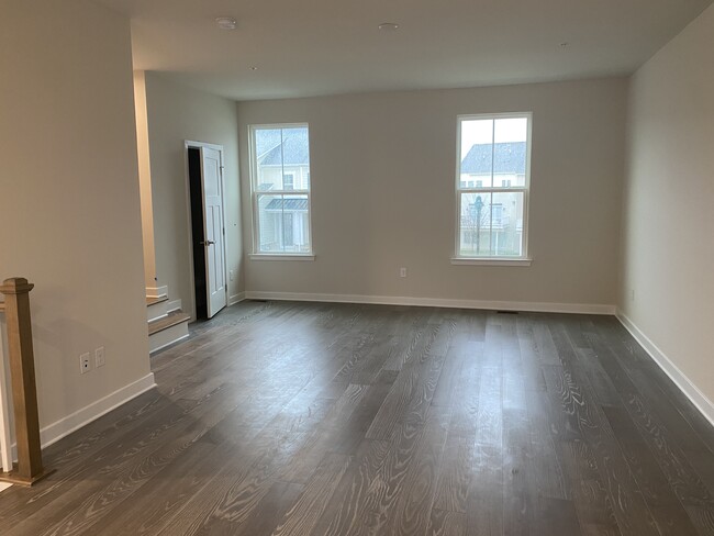 Living room without furniture - 731 Quarry Point Rd