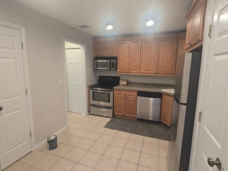 Building Photo - 68 Scarlett Dr