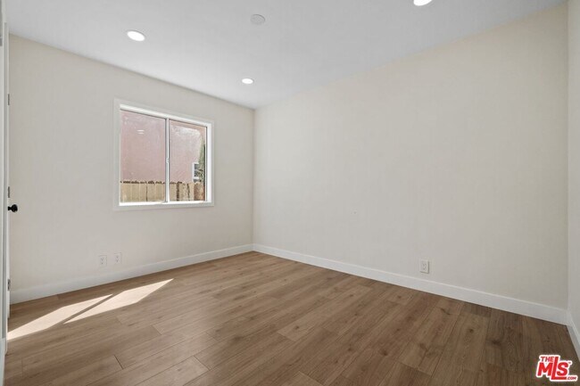 Building Photo - 21009 Saticoy St