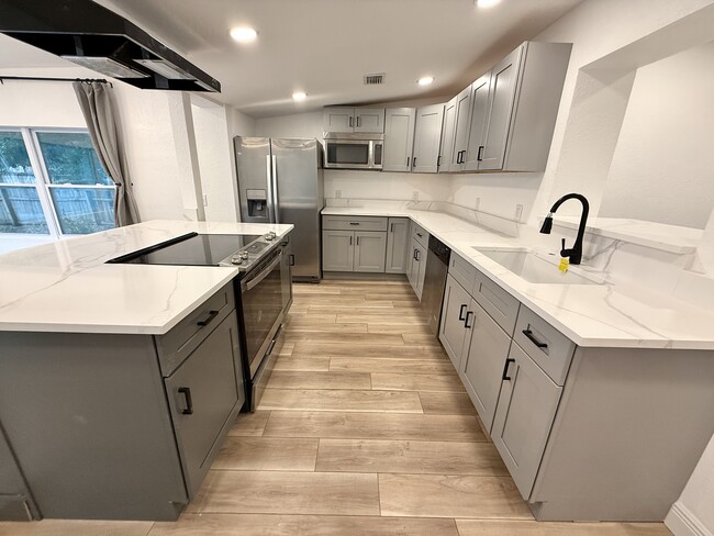 Building Photo - 1260 Seminola Blvd