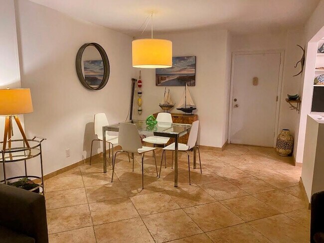 Building Photo - 305 N Pompano Beach Blvd