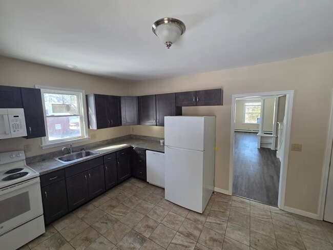 Building Photo - 109-111