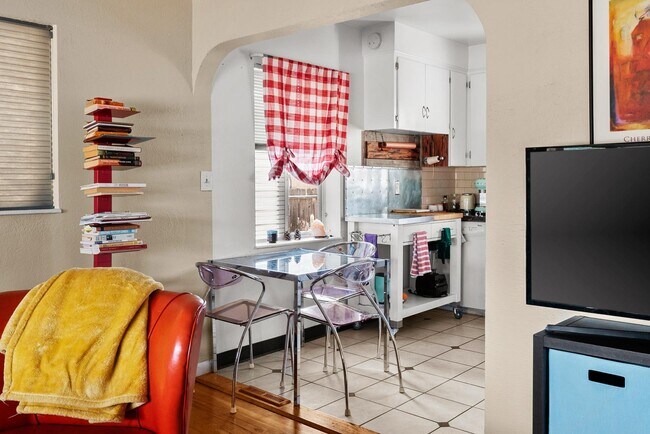 Building Photo - 1733 Lima St