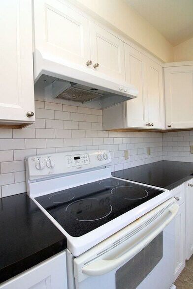 Building Photo - 6214 SE 51st Ave