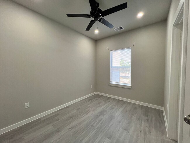 Building Photo - Brand new 3-bedroom, 3-bathroom townhome, ...