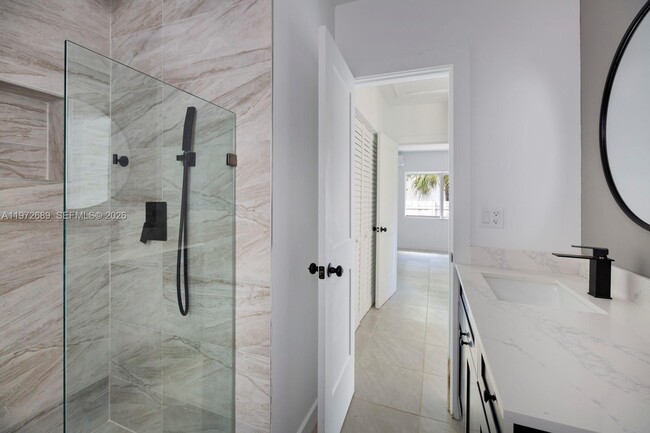 Building Photo - 7800 NE 10th Ct