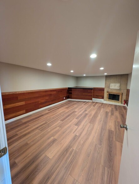 Living room 2 - 2907 W Princeton Ave