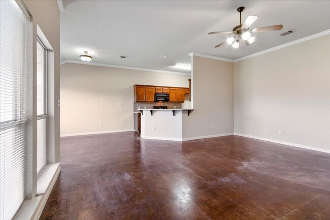 Building Photo - 3BR / 2BA Duplex in Hewitt, Texas | Midway...