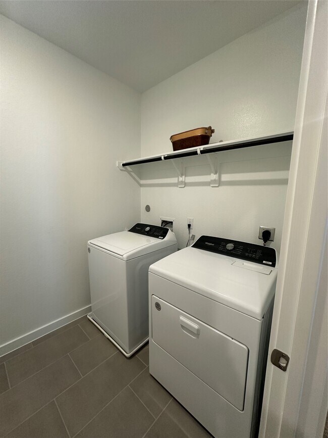 Building Photo - 3110 Valley Peak Dr