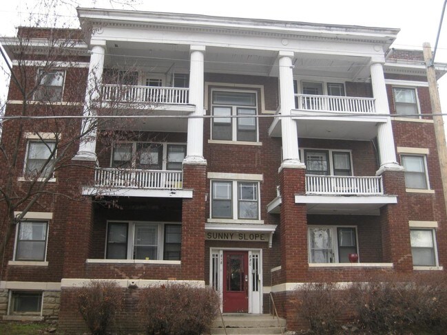 Primary Photo - 820 E 43rd St