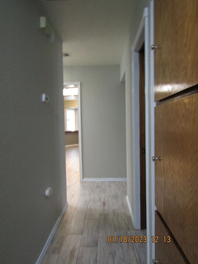 Building Photo - Great Home Located on the Eastside/Sungate...