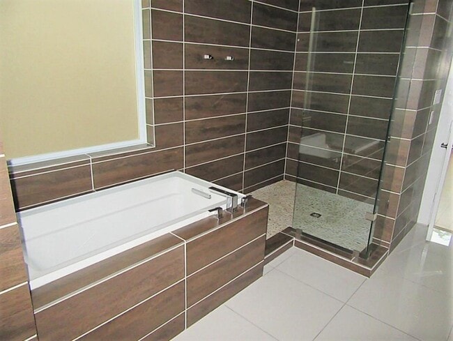 Building Photo - 1900 Mason St