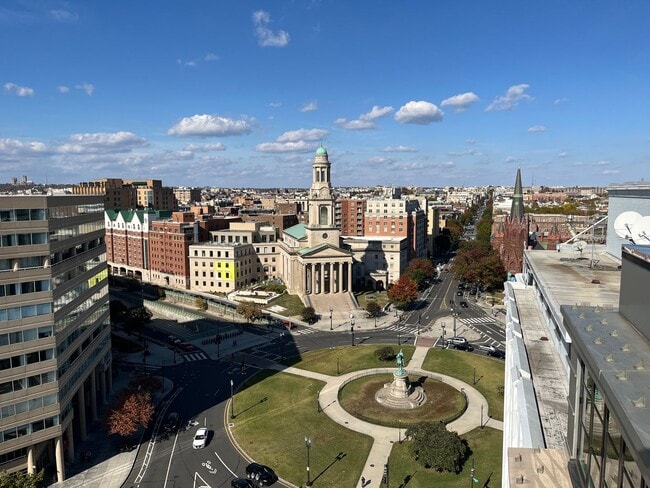 Building Photo - Fantastic Downtown Condo