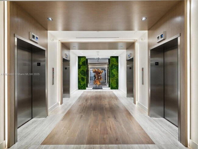 Building Photo - 2301 Collins Ave