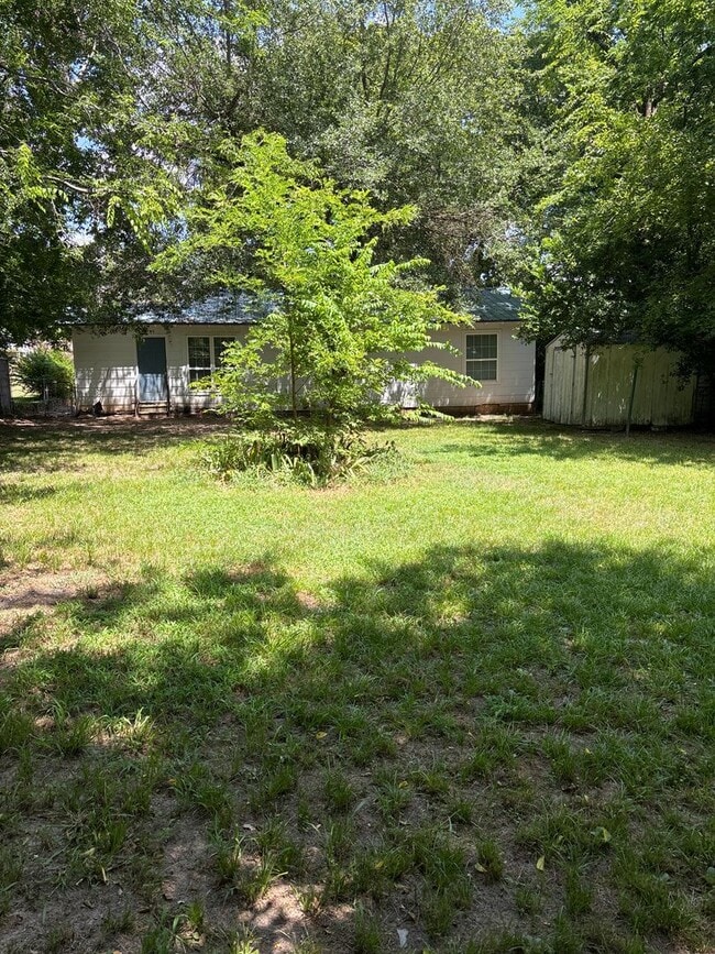 Building Photo - Cute 2/2/1 in the heart of Pollard Park area!