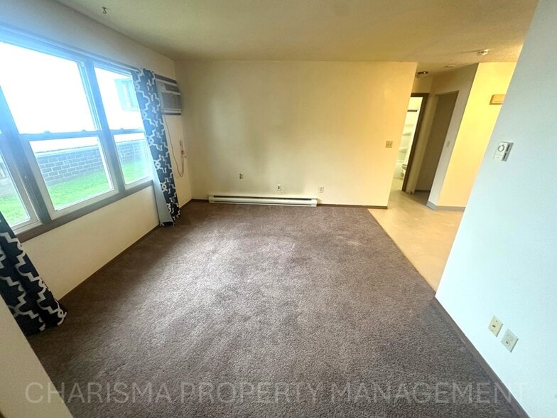 Building Photo - 513 N Main Ave