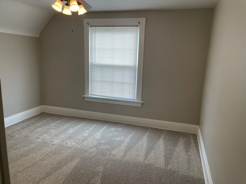 bed 1 - 1721 W 16th St