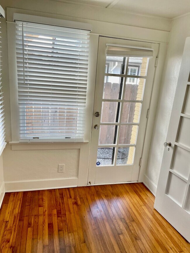 Building Photo - Classic NorthPark Craftsman