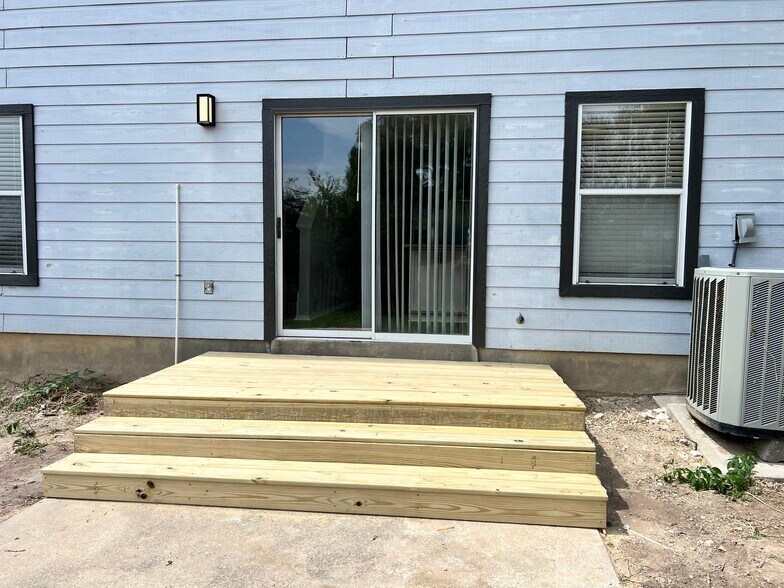 Building Photo - 6814 Knights