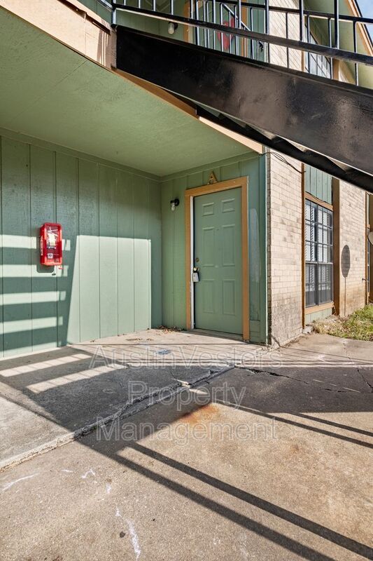 Building Photo - 301 Craddock Ave