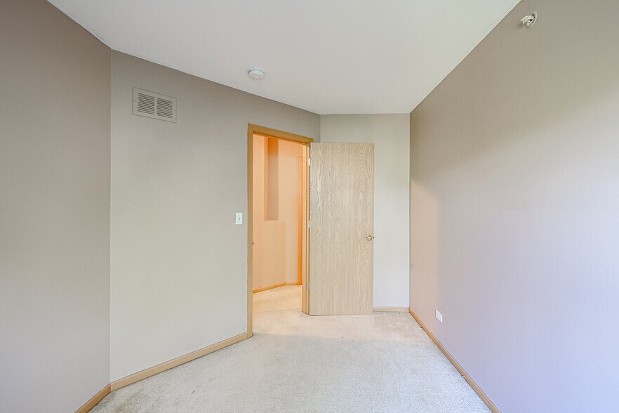 Building Photo - 607 Fox Ridge Dr