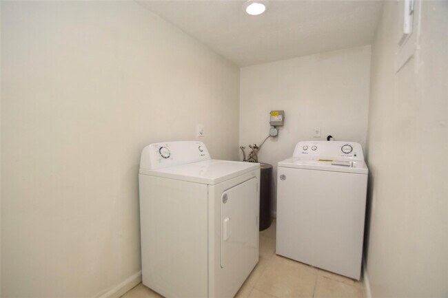 Building Photo - 1790 NW 55th Ave