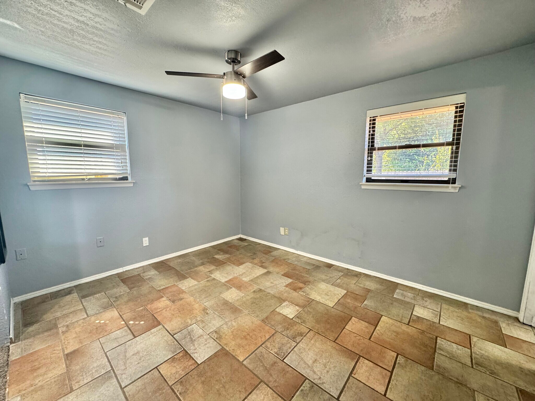 Building Photo - 4200 SE 54th St