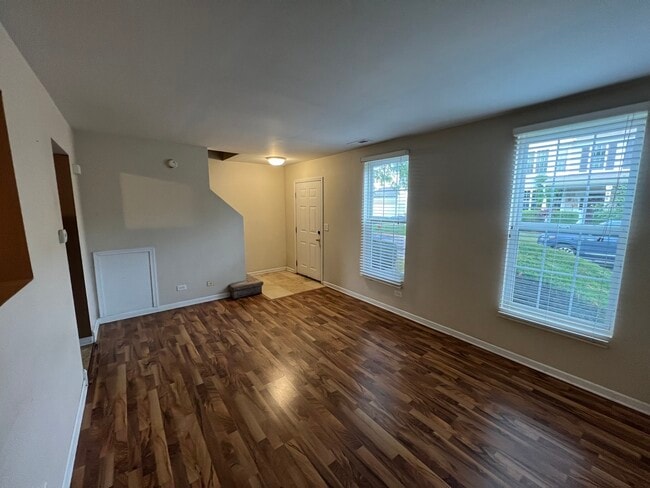 Building Photo - 1645 Victoria Park Cir
