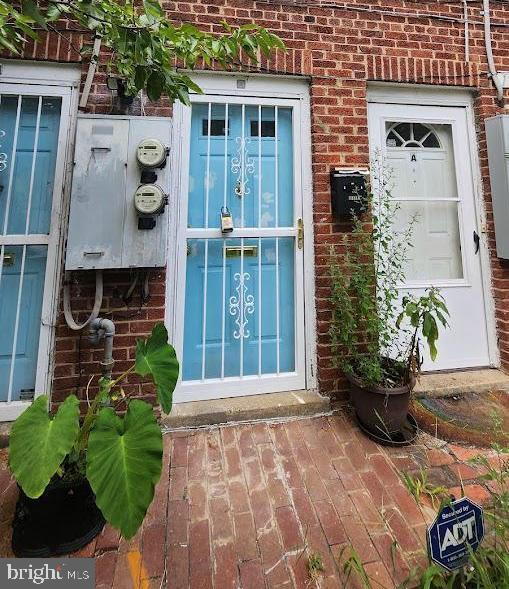 Building Photo - "Chic & Cozy 1-Bedroom Condo with Gleaming Hardwood Floors in the Heart of DC!"