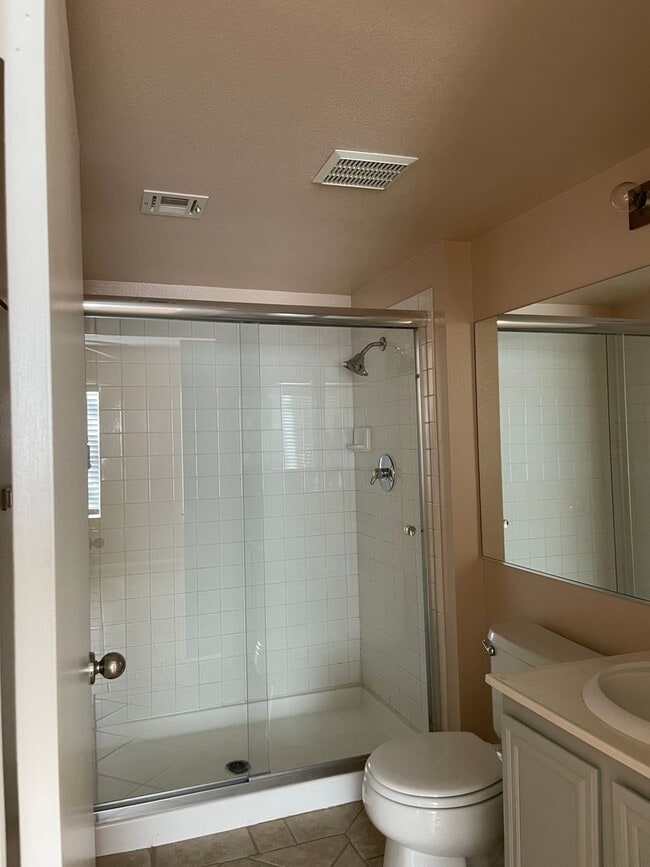 Building Photo - Gated First Floow Summerlin Condo - 2 Bedr...
